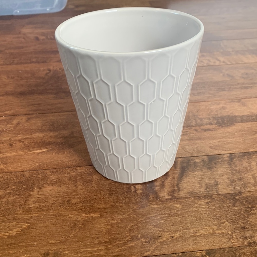 Gray planter